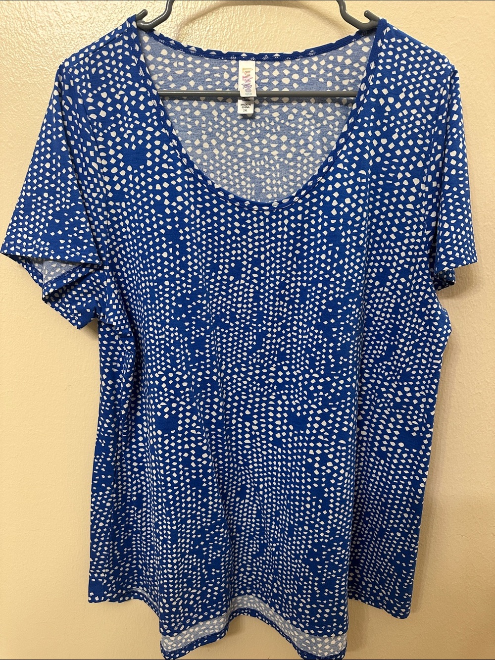 LuLaRoe Blue Scoop Neck Short Sleeve Tee with White Dot Pattern